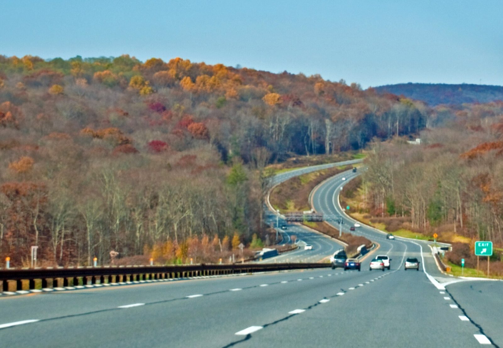 Fall foliage along the Taconic State Parkway in Yorktown, NY